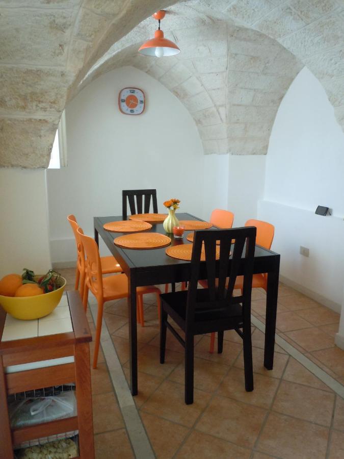 Casa Josephina - Three Level Stone Home With Balcony, 2 Roof Terraces & Sea Views 오스투니 외부 사진