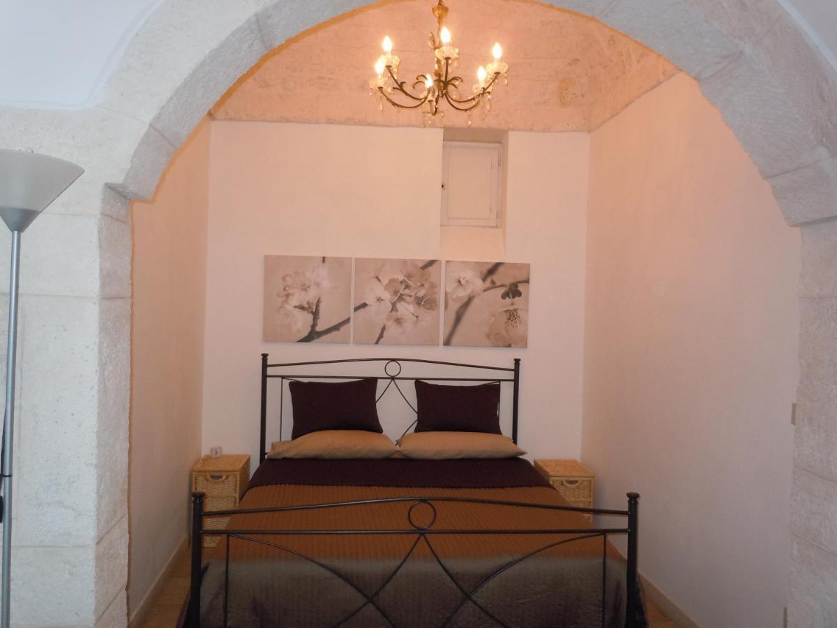 Casa Josephina - Three Level Stone Home With Balcony, 2 Roof Terraces & Sea Views 오스투니 외부 사진