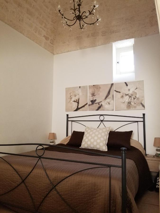 Casa Josephina - Three Level Stone Home With Balcony, 2 Roof Terraces & Sea Views 오스투니 외부 사진