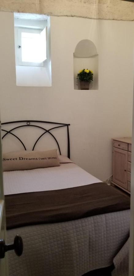 Casa Josephina - Three Level Stone Home With Balcony, 2 Roof Terraces & Sea Views 오스투니 외부 사진