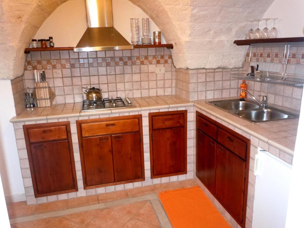 Casa Josephina - Three Level Stone Home With Balcony, 2 Roof Terraces & Sea Views 오스투니 외부 사진