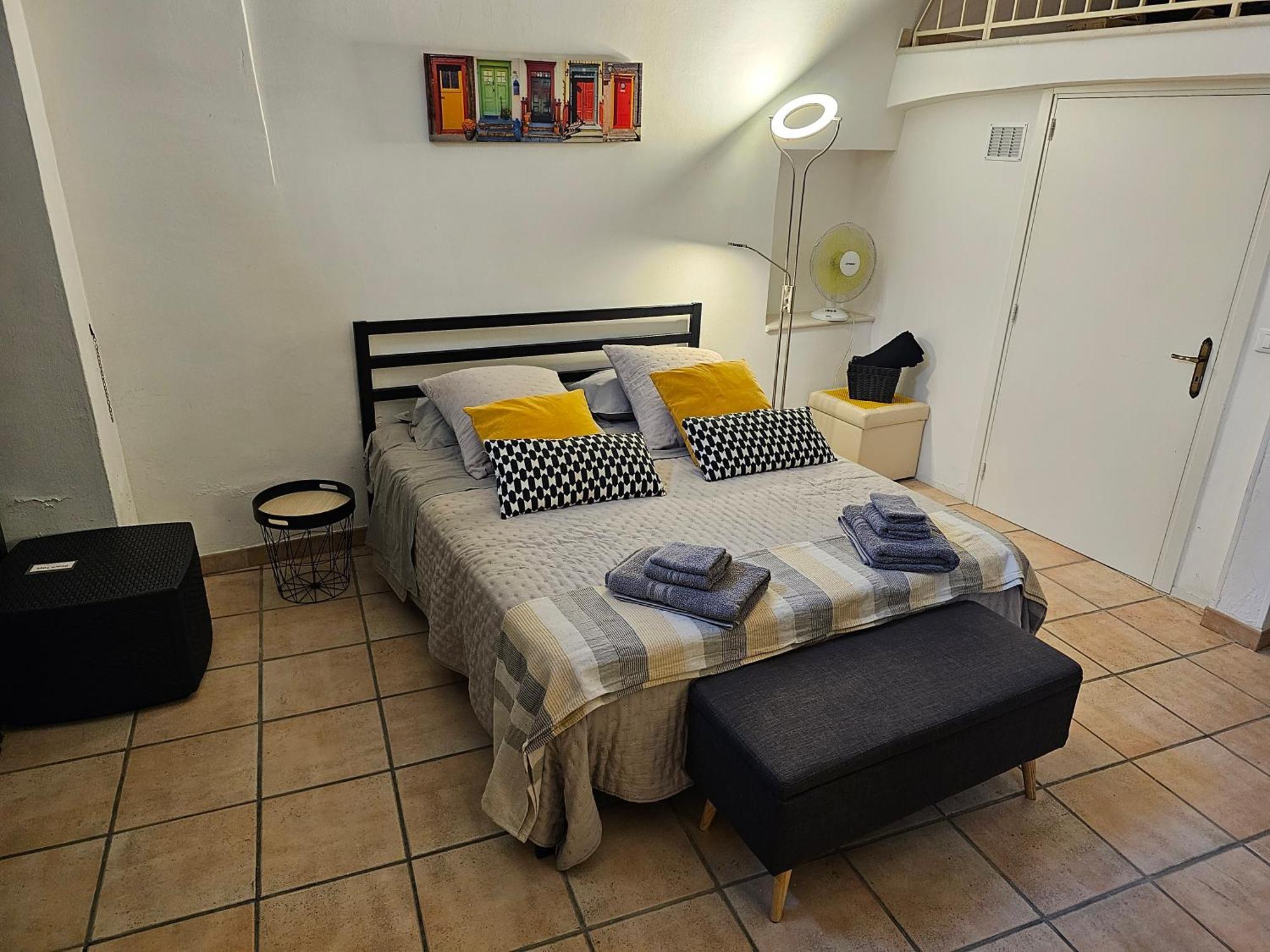 Casa Josephina - Three Level Stone Home With Balcony, 2 Roof Terraces & Sea Views 오스투니 외부 사진