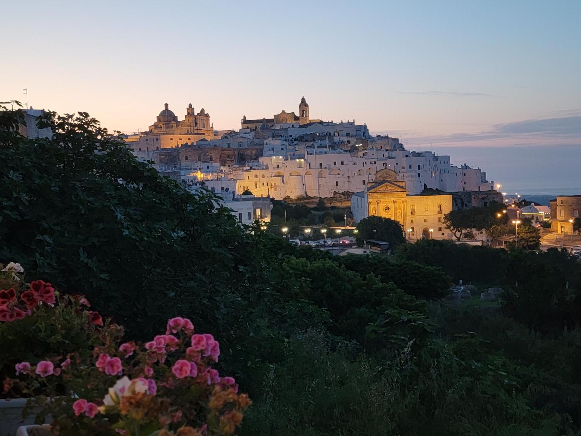 Casa Josephina - Three Level Stone Home With Balcony, 2 Roof Terraces & Sea Views 오스투니 외부 사진