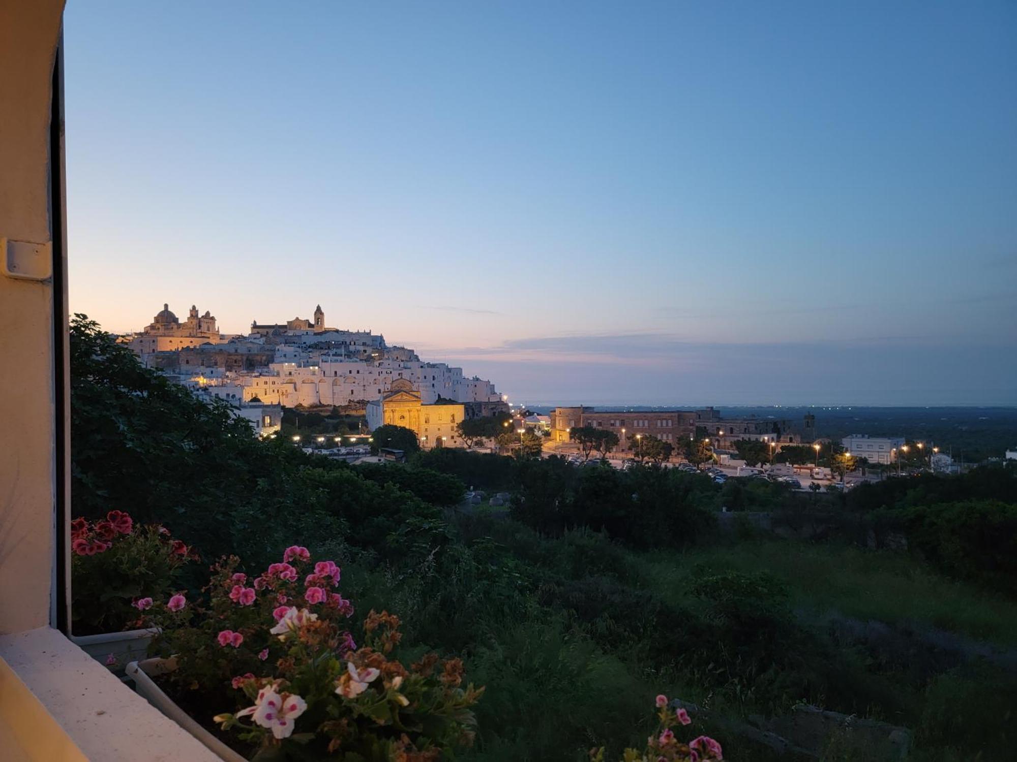 Casa Josephina - Three Level Stone Home With Balcony, 2 Roof Terraces & Sea Views 오스투니 외부 사진