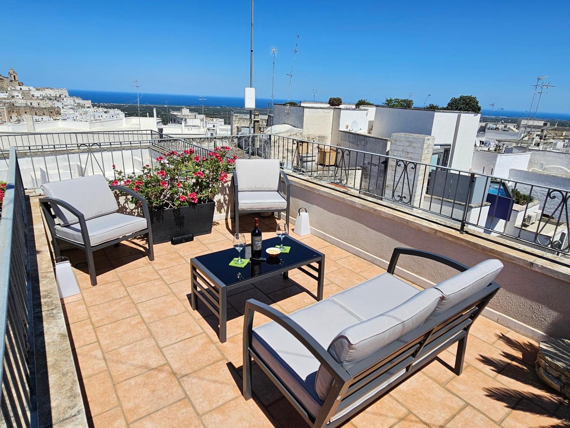 Casa Josephina - Three Level Stone Home With Balcony, 2 Roof Terraces & Sea Views 오스투니 객실 사진