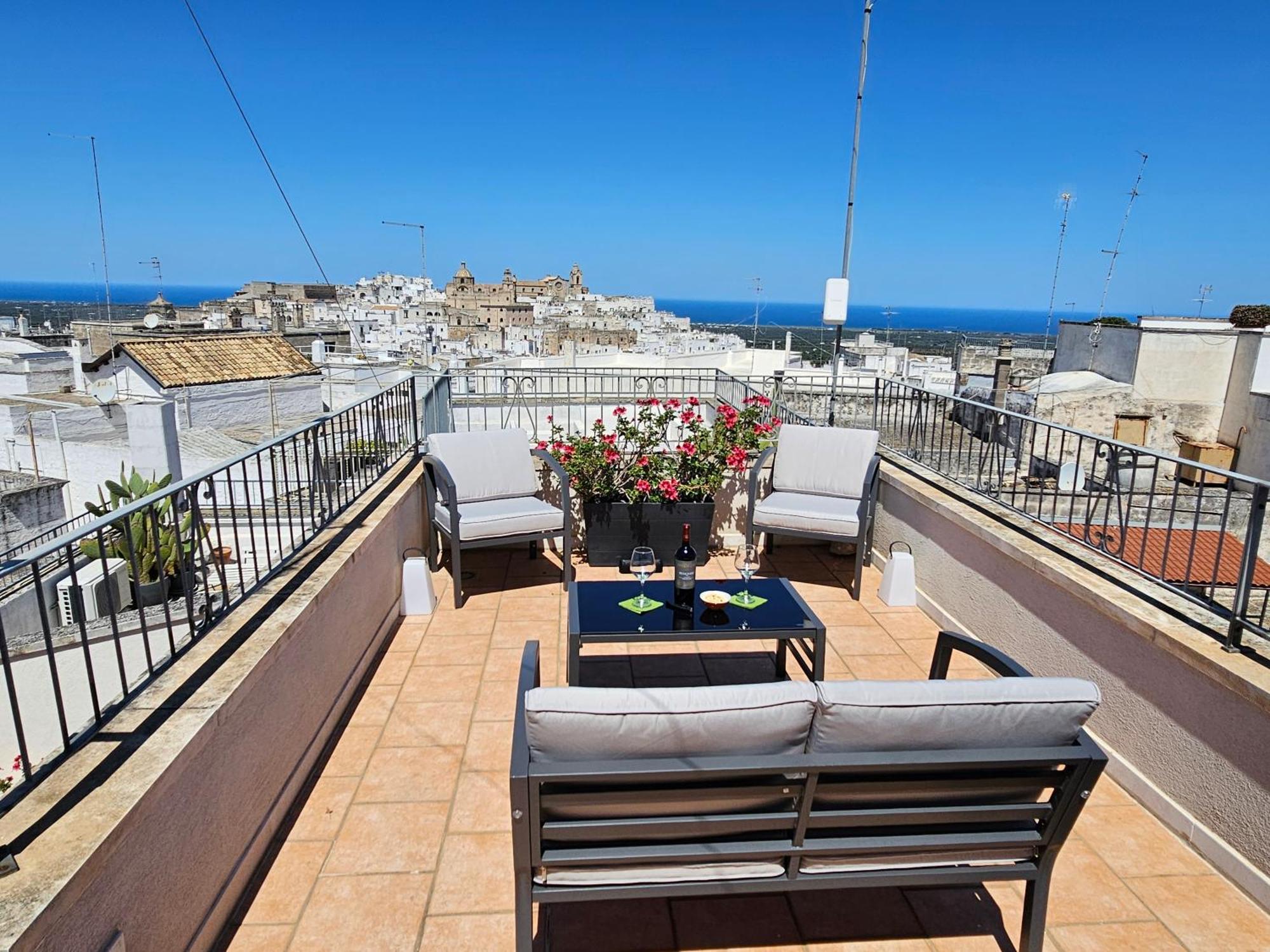 Casa Josephina - Three Level Stone Home With Balcony, 2 Roof Terraces & Sea Views 오스투니 객실 사진