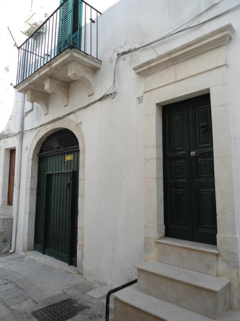 Casa Josephina - Three Level Stone Home With Balcony, 2 Roof Terraces & Sea Views 오스투니 외부 사진